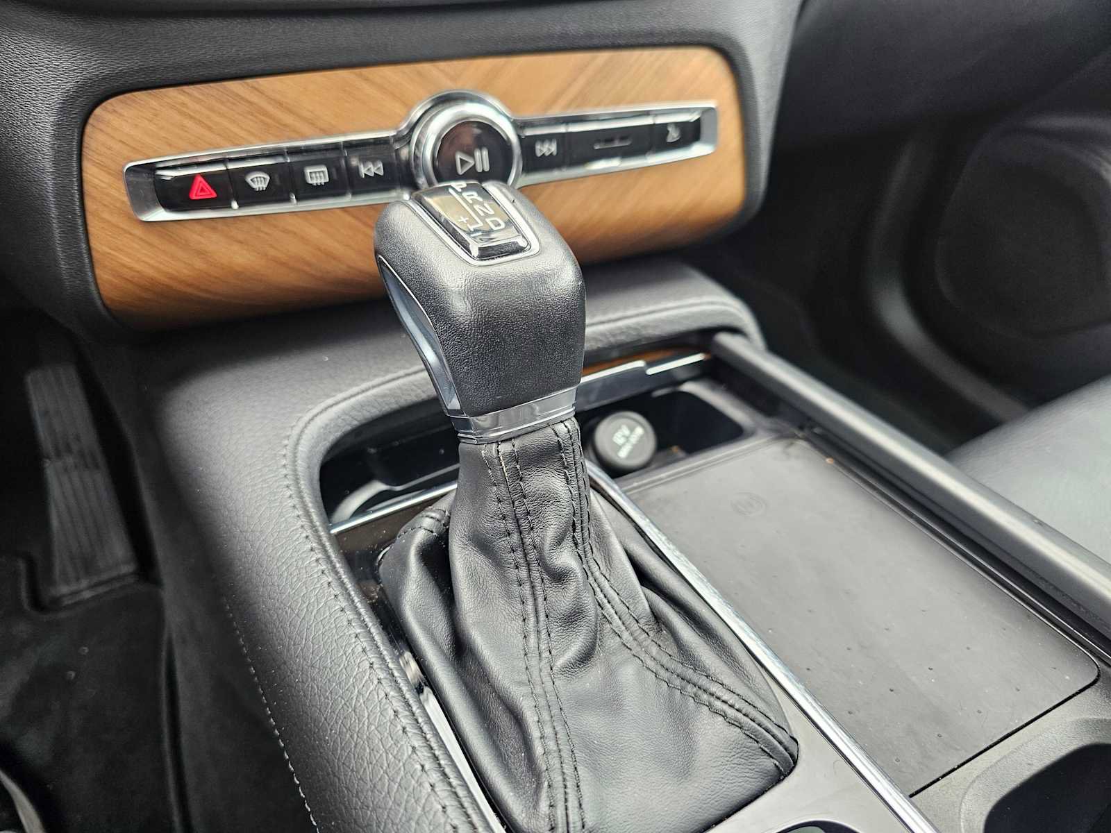 Used 2022 Volvo XC90 T6 Momentum w/ Advanced Package AWD/4WD image 40