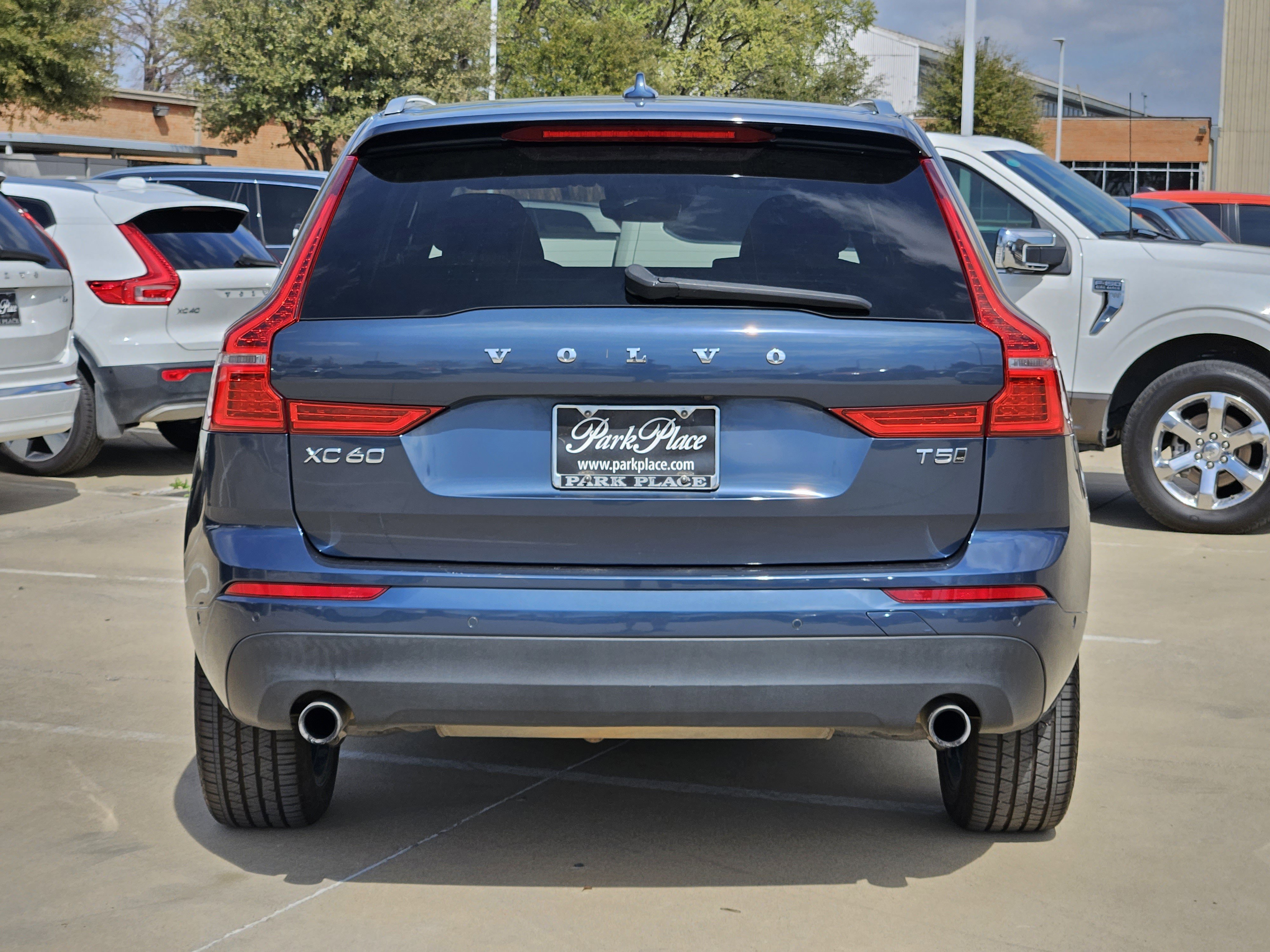 Used 2018 Volvo XC60 T5 Momentum w/ Vision Package image 8