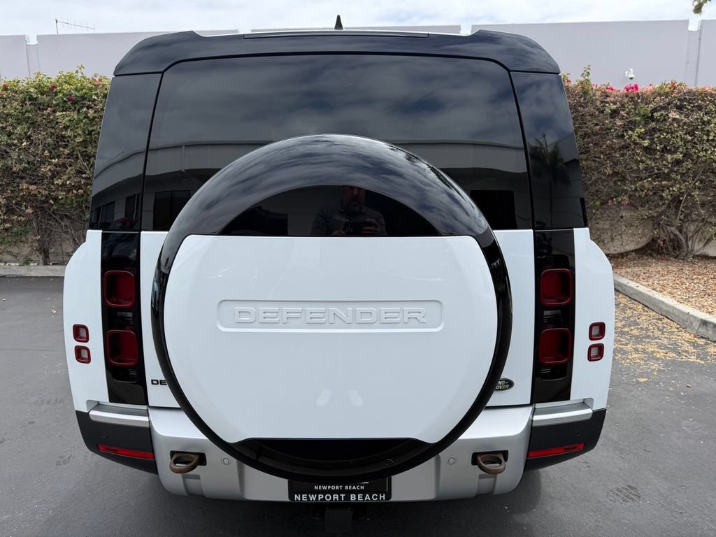 Used 2023 Land Rover Defender 130 SE AWD/4WD image 9