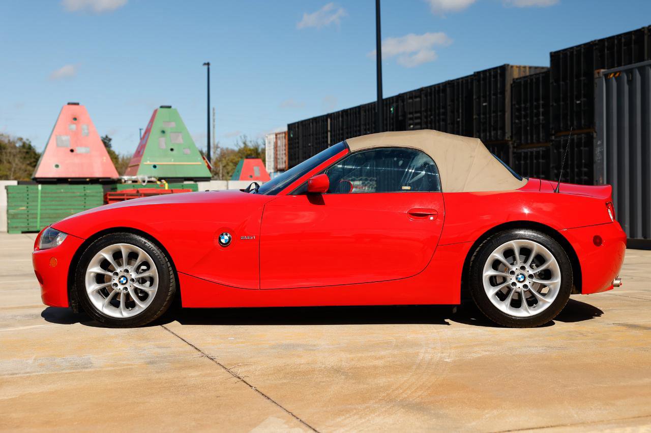 Used 2005 BMW Z4 2.5i image 3