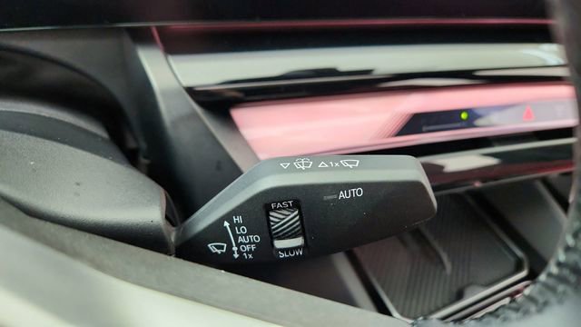 Used 2025 BMW i5 xDrive40 image 43