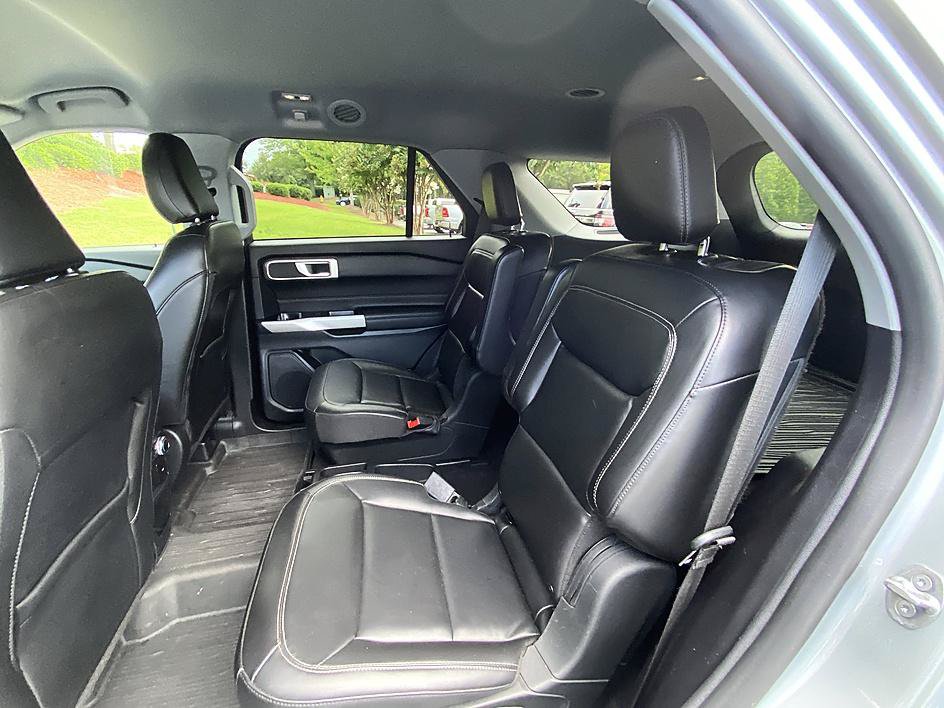 Used 2021 Ford Explorer XLT w/ Equipment Group 202A AWD/4WD image 12