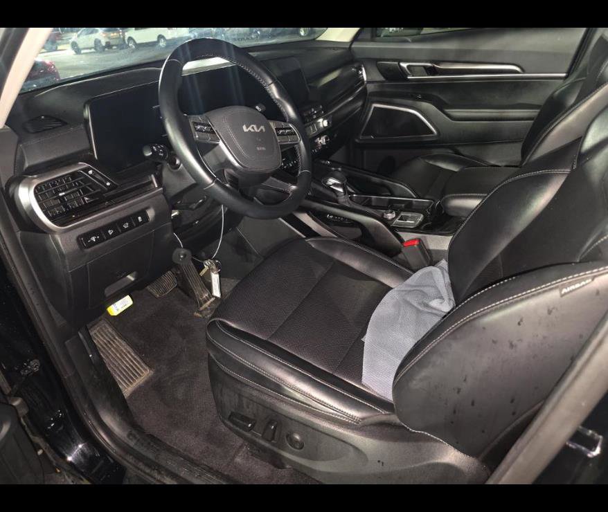 Used 2025 Kia Telluride S FWD image 3
