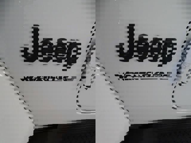 Certified 2025 Jeep Wrangler Sahara image 24