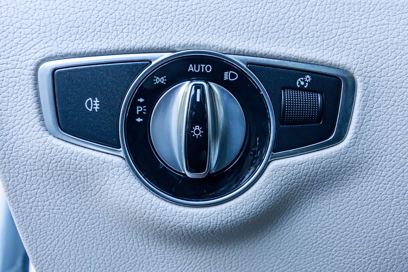 Used 2019 Mercedes-Benz E 300 image 22