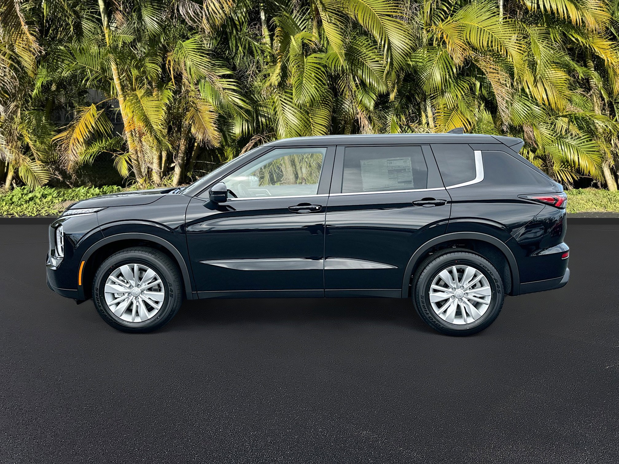 New 2026 Mitsubishi Outlander ES image 2