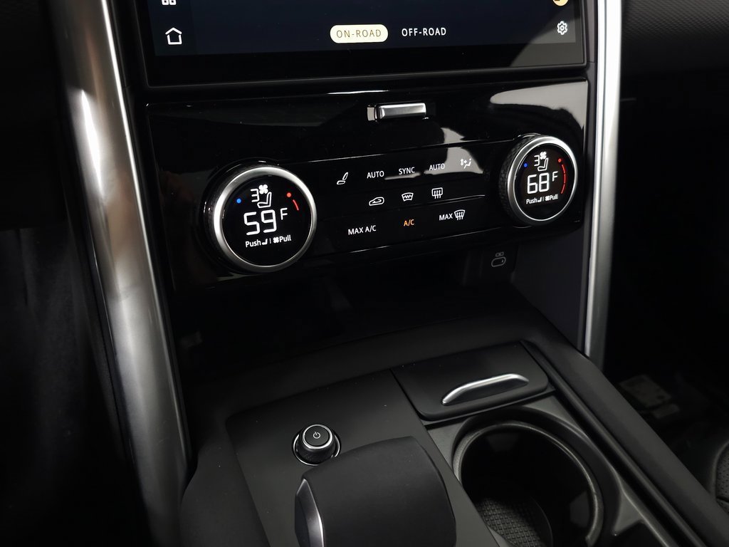 New 2025 Land Rover Discovery Dynamic SE image 30