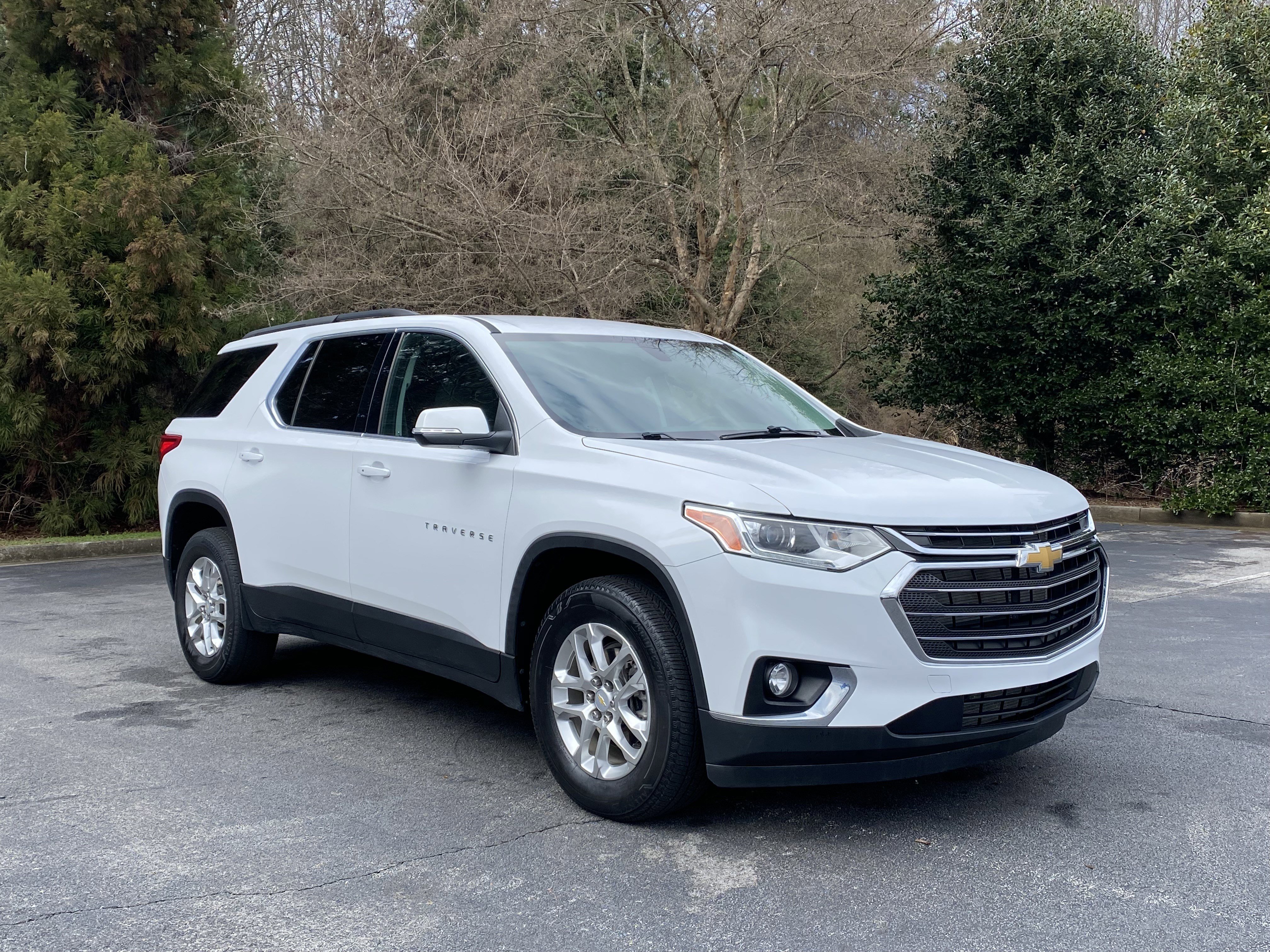 Used 2021 Chevrolet Traverse LT image 2