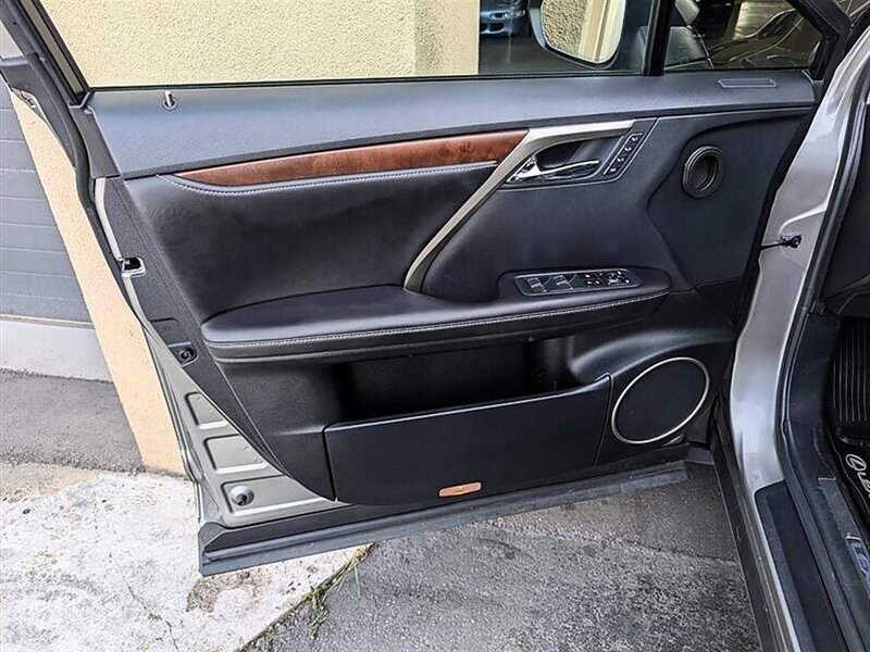 Used 2021 Lexus RX 350L Premium w/ Premium Package image 16