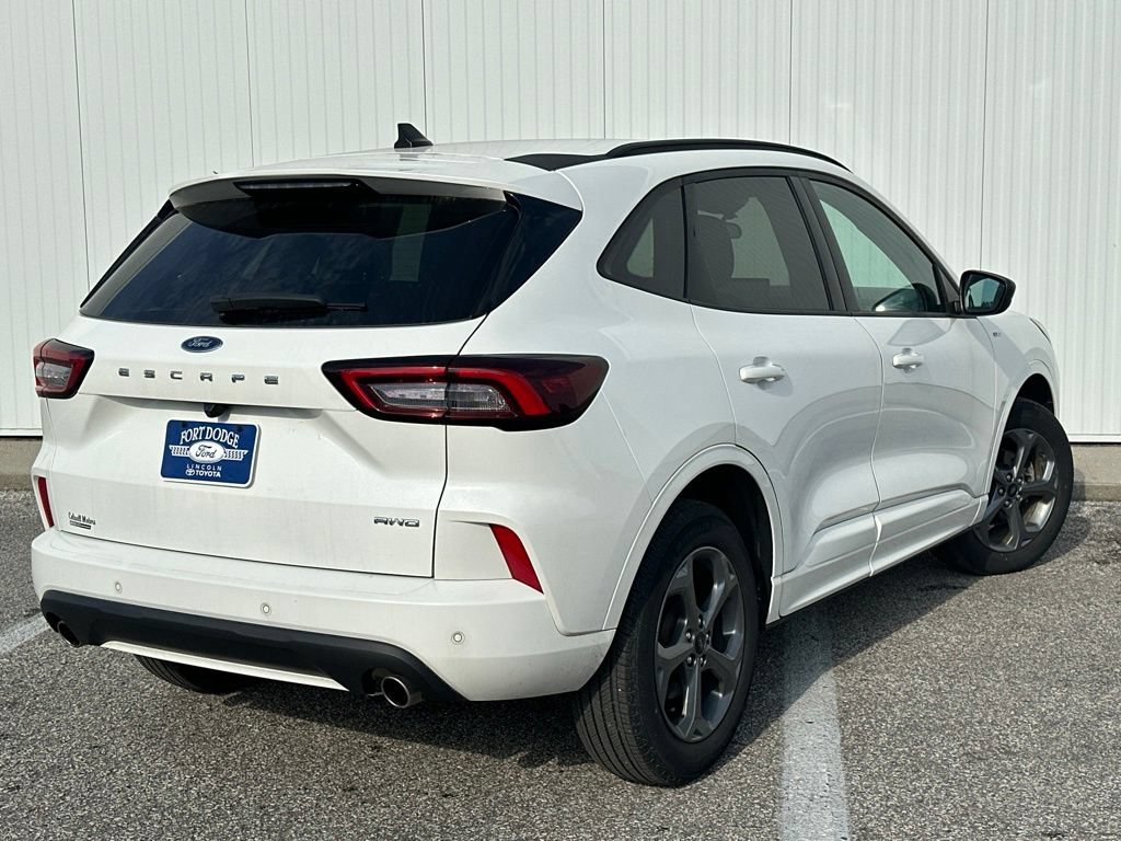 Used 2024 Ford Escape ST-Line w/ Tech Pack #1 AWD/4WD image 7