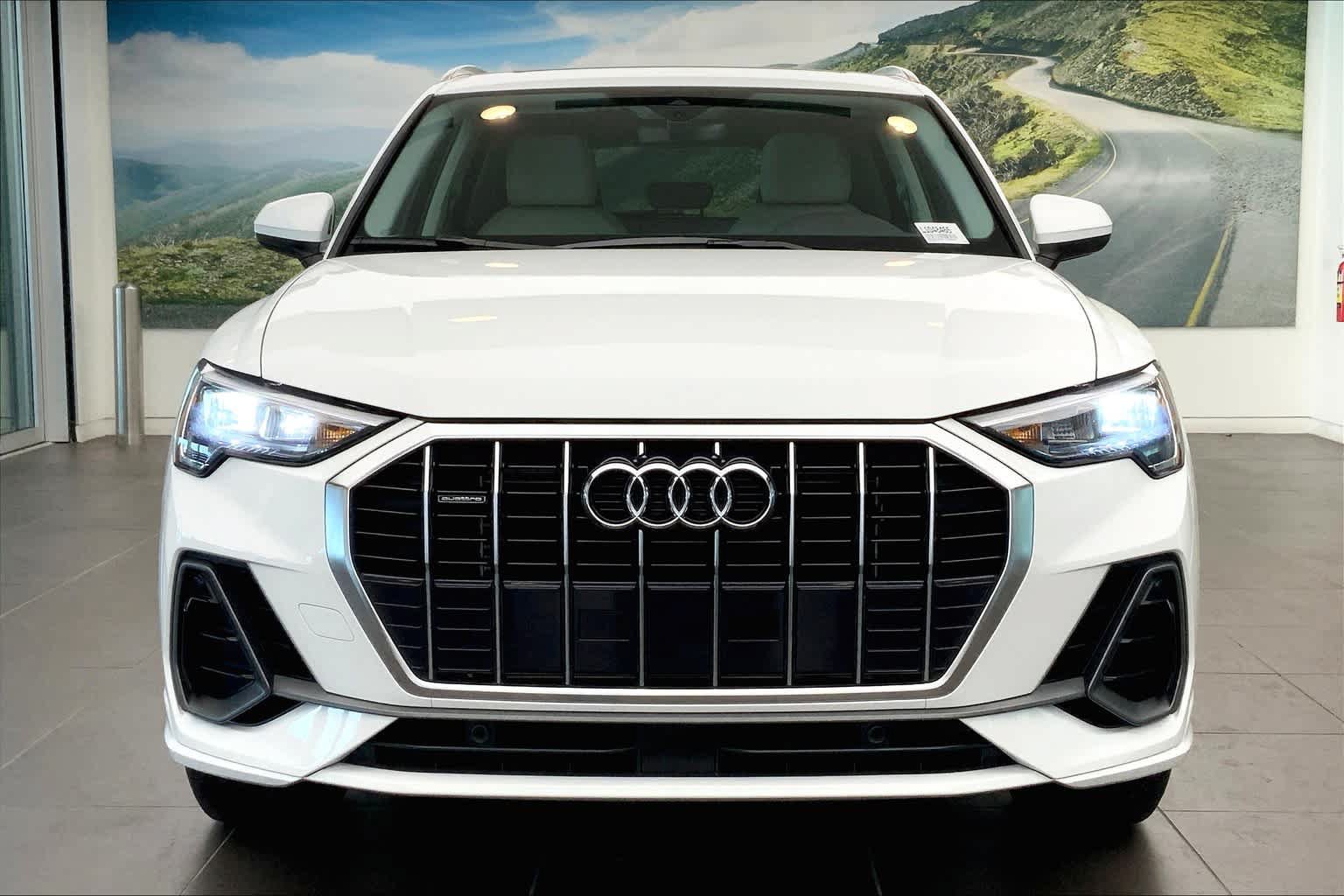 Used 2020 Audi Q3 2.0T Premium w/ Convenience Package AWD/4WD image 4