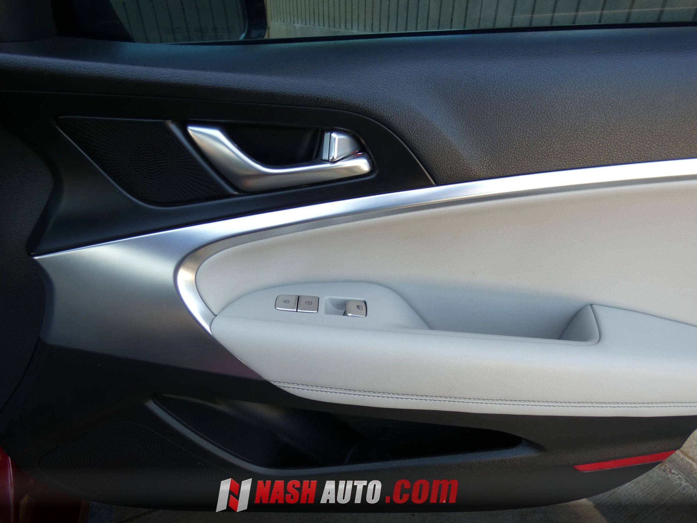 Used 2022 Genesis G70 2.0T RWD image 32