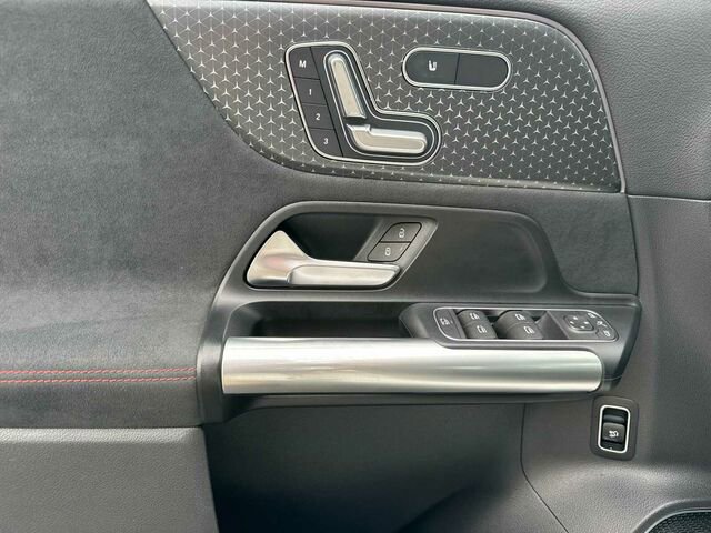 Used 2025 Mercedes-Benz GLA 250 GLA 250 4D Sport Utility 4MATI image 13