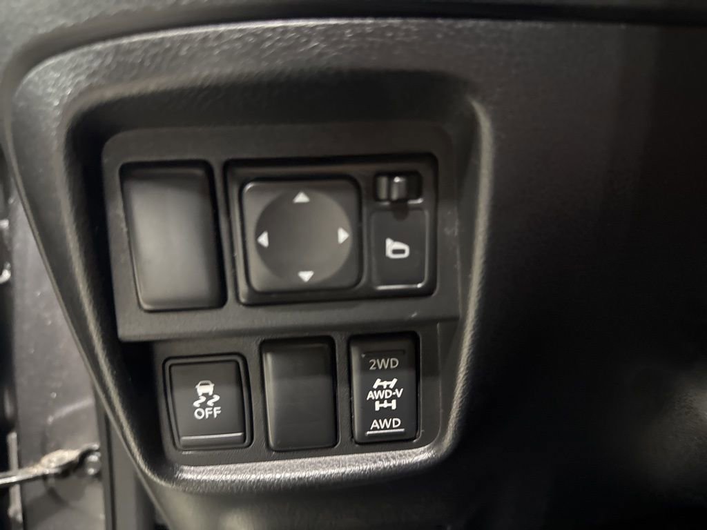 Used 2013 Nissan Juke SL image 28