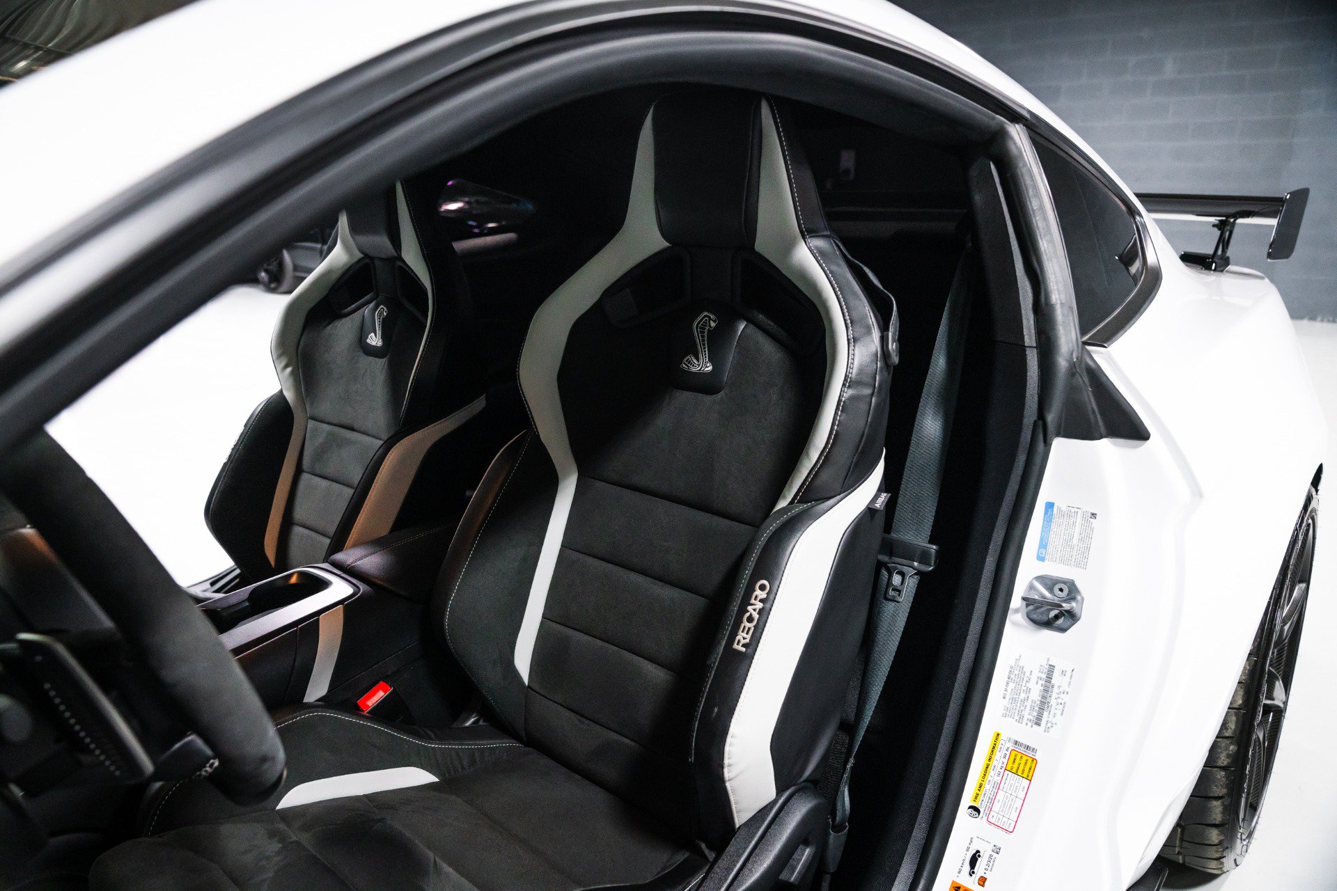 Used 2022 Ford Mustang Shelby GT500 w/ Carbon Fiber Track Pack RWD image 18