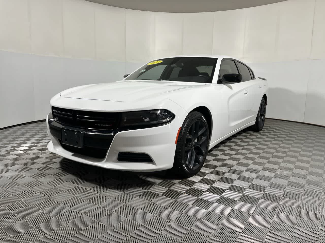 Used 2023 Dodge Charger SXT w/ Blacktop Package RWD image 4