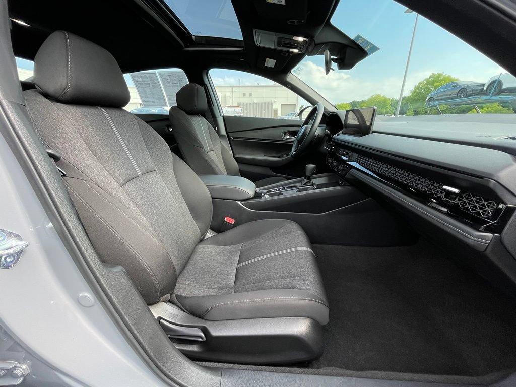 Used 2025 Honda Accord Sport image 32