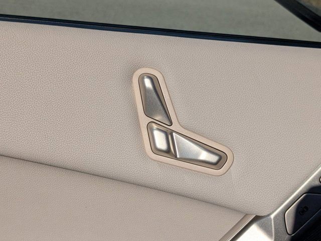 Used 2023 BMW iX xDrive50 image 23