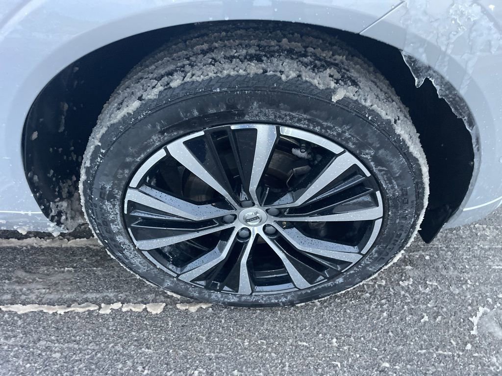Certified 2023 Volvo XC60 B5 Plus w/ Climate Package image 11
