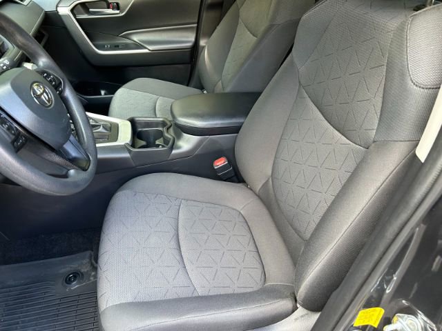 Used 2020 Toyota RAV4 XLE image 9