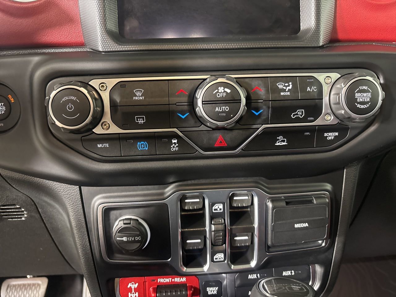 Used 2023 Jeep Wrangler Unlimited Rubicon 4xe AWD/4WD image 15