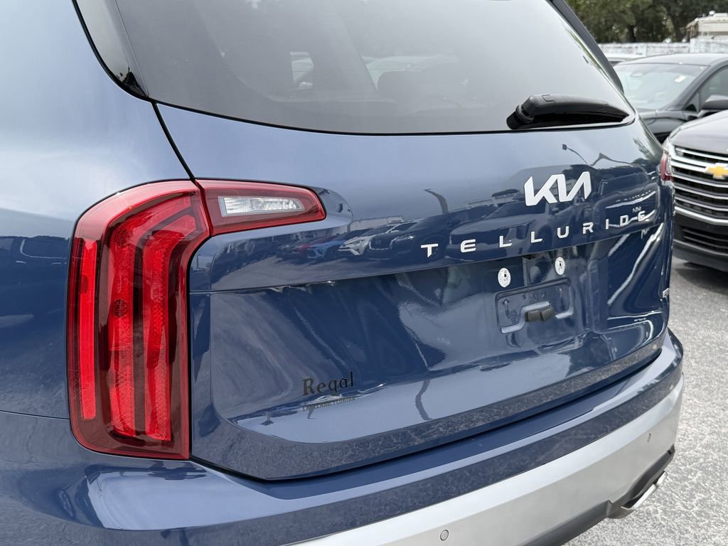 Certified 2023 Kia Telluride S w/ S Sunroof Package AWD/4WD image 11
