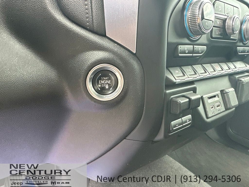 Used 2020 GMC Sierra 1500 SLT w/ Driver Alert Package II AWD/4WD image 9