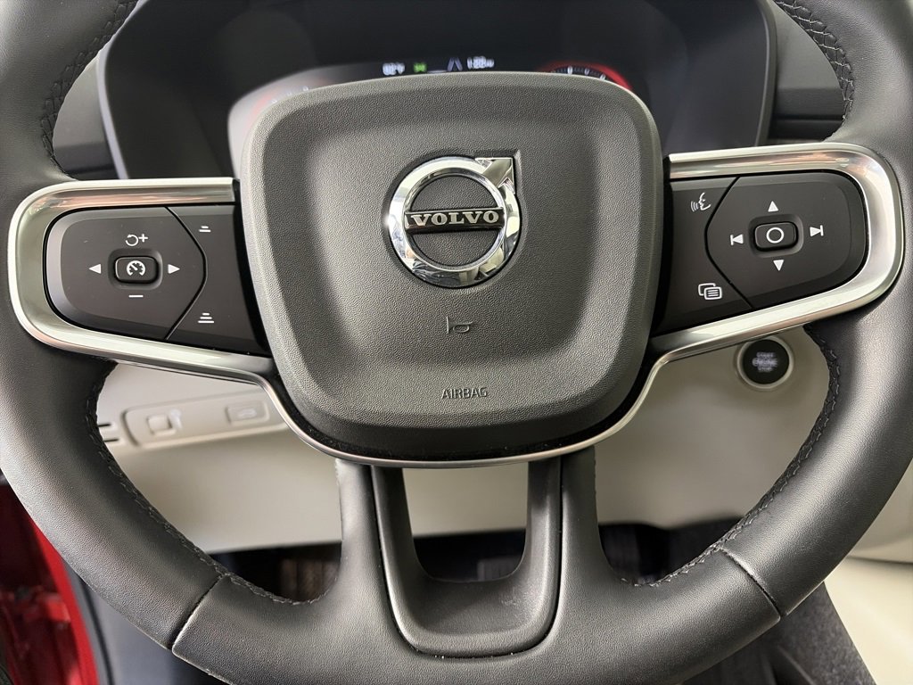 Used 2022 Volvo XC40 T5 Inscription image 16
