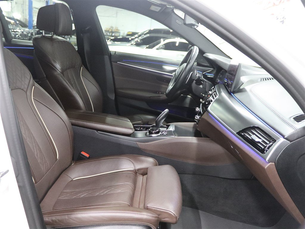 Used 2021 BMW M550i xDrive w/ Executive Package AWD/4WD image 31
