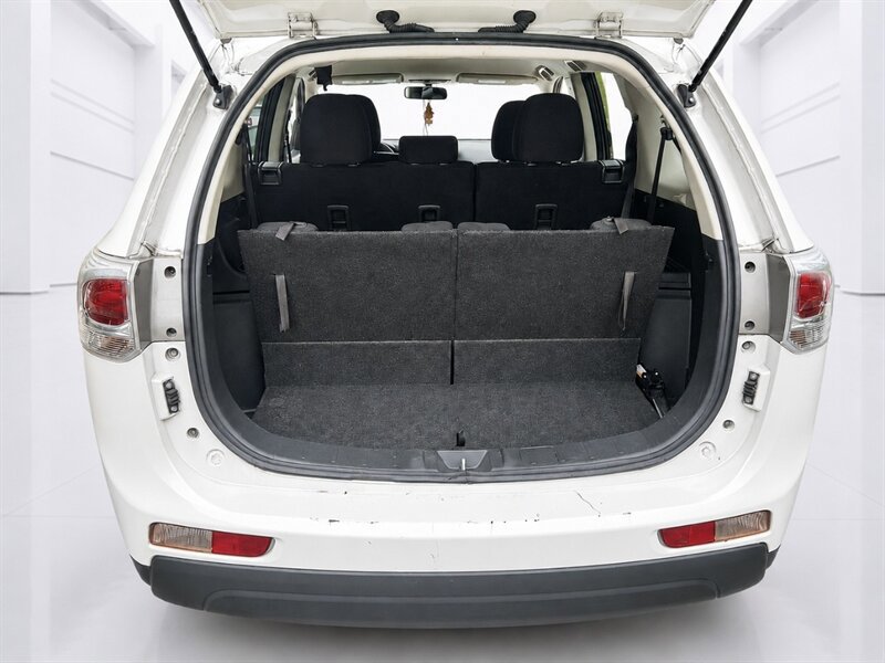 Used 2014 Mitsubishi Outlander ES FWD image 17