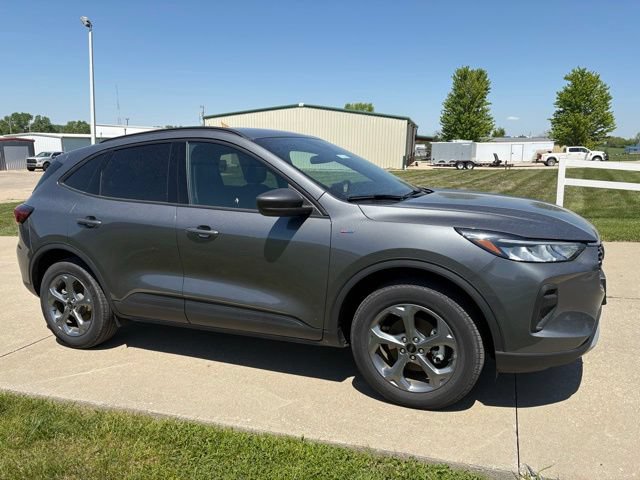 Certified 2025 Ford Escape ST-Line AWD/4WD image 3