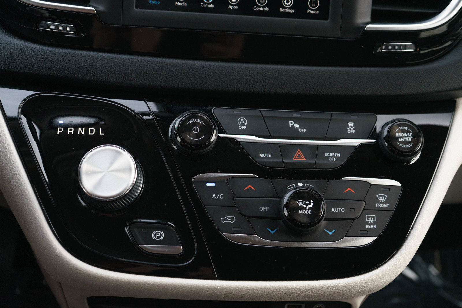 Used 2019 Chrysler Pacifica Touring-L FWD image 17