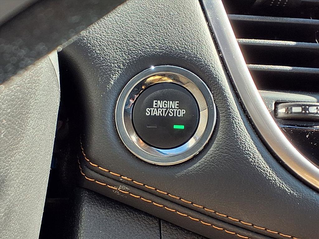 Used 2022 Chevrolet Trax LT w/ LT Convenience Package image 16