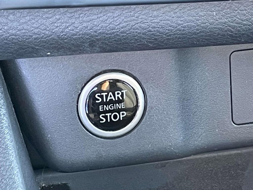 Used 2023 Nissan Rogue S image 28