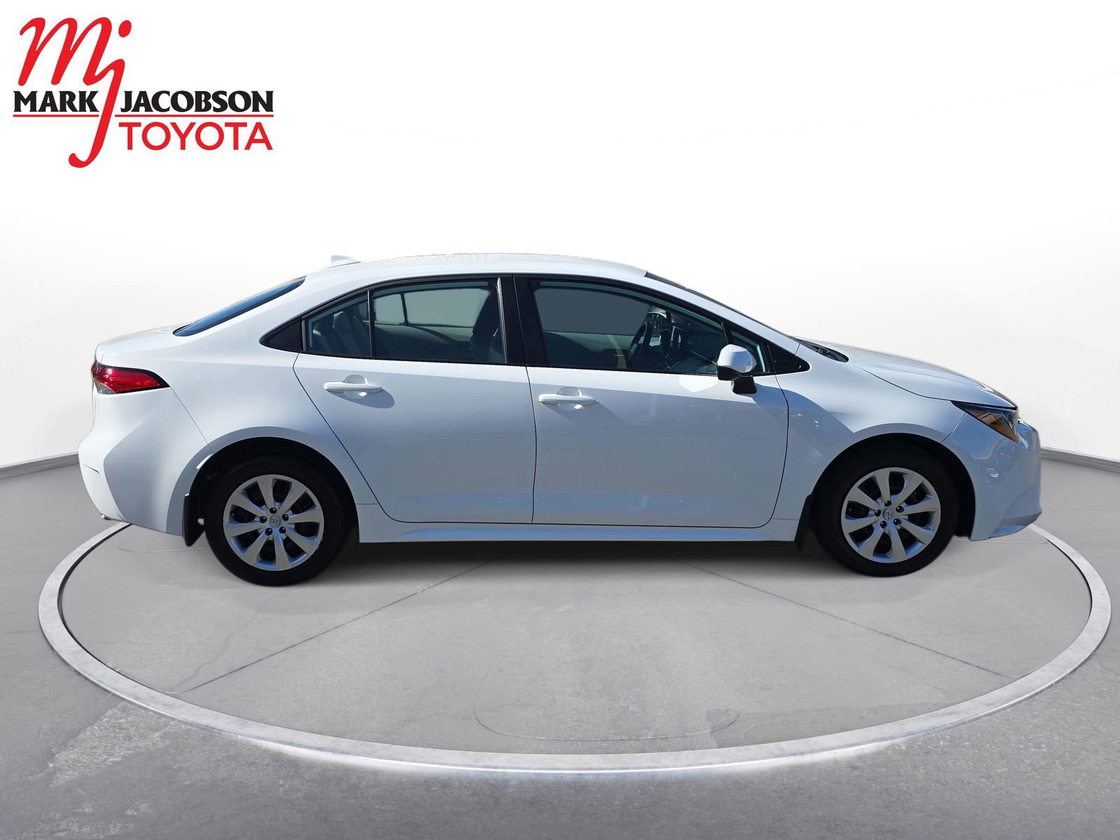 Used 2025 Toyota Corolla LE FWD image 4