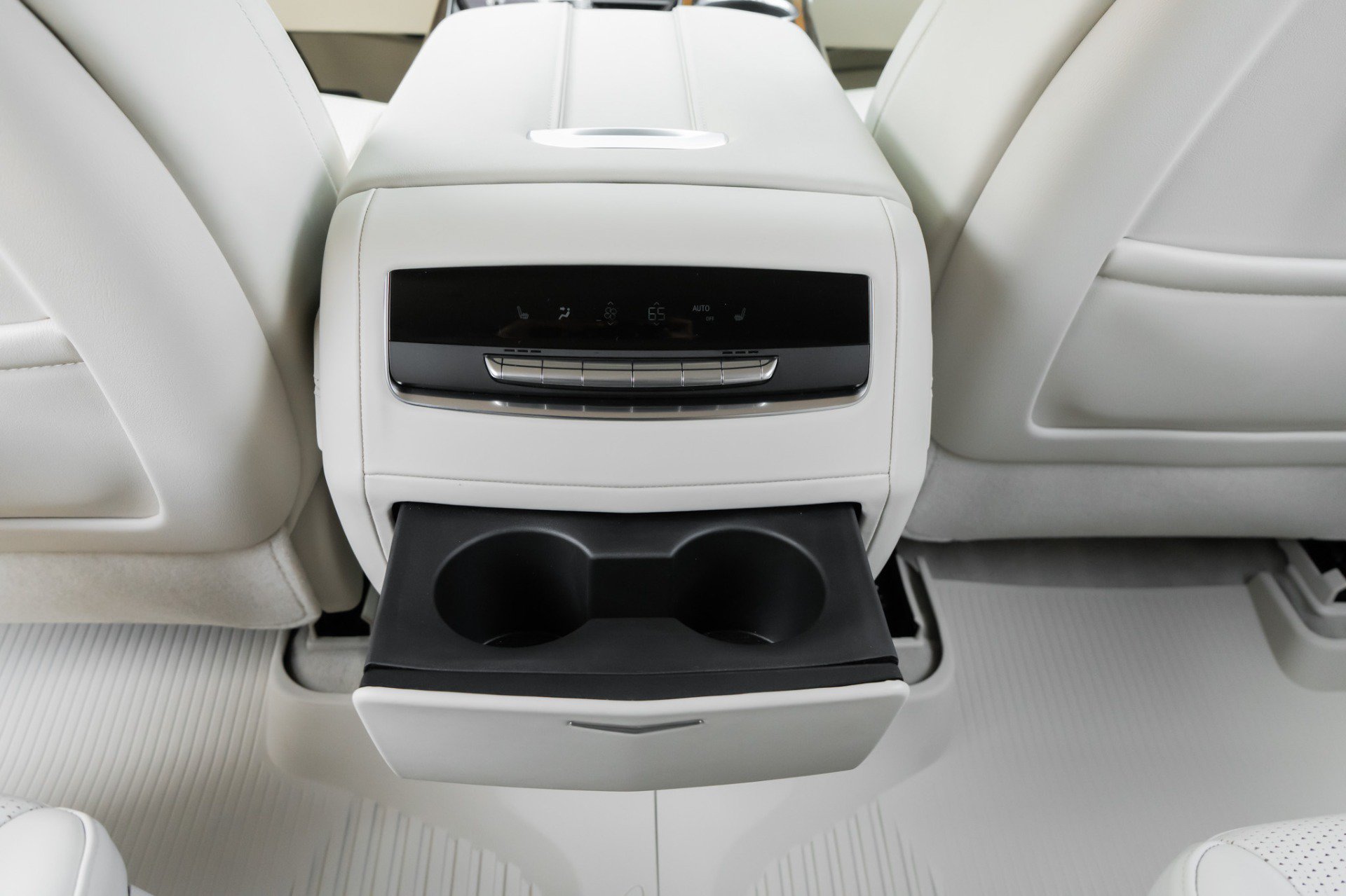 Used 2026 Cadillac Escalade Platinum Sport w/ LPO, Floor Liner Package AWD/4WD image 37