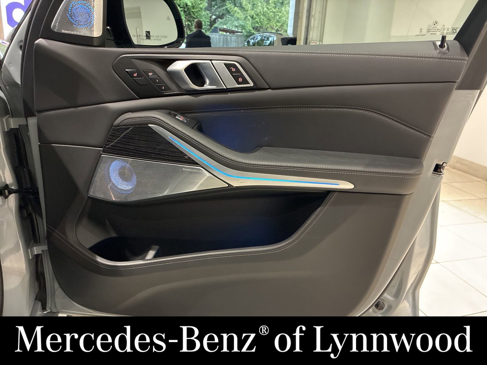 Used 2025 BMW X7 M60i AWD/4WD image 29