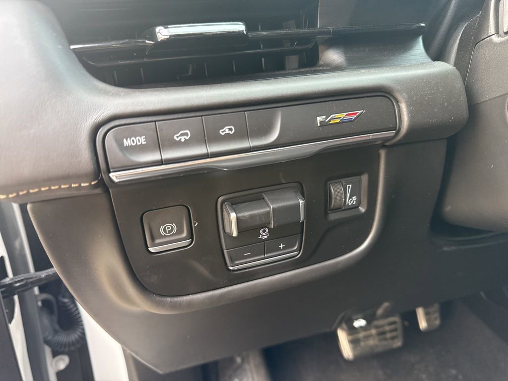 Used 2023 Cadillac Escalade V AWD/4WD image 16