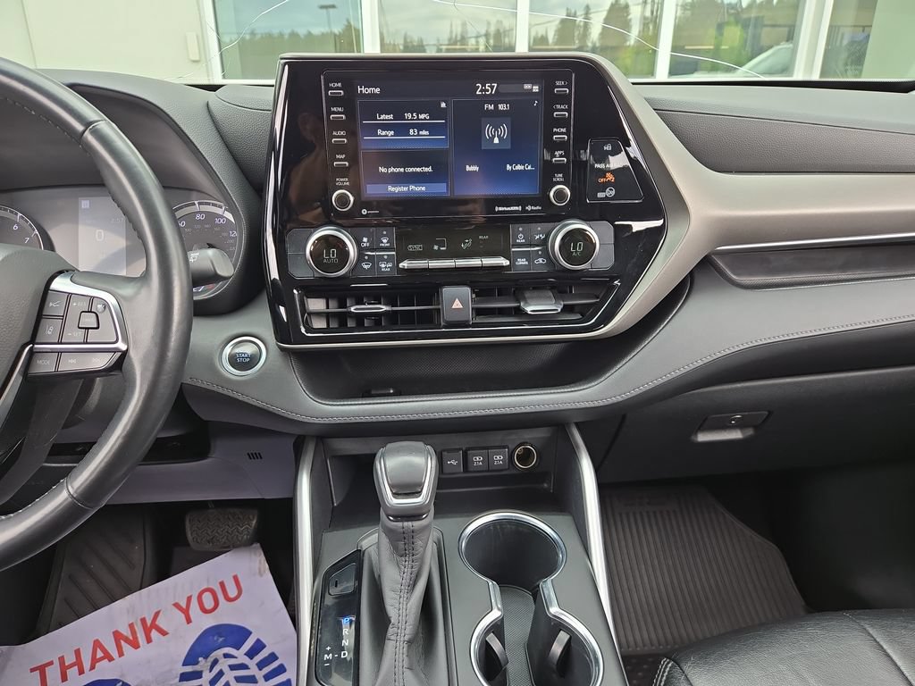 Used 2020 Toyota Highlander LE AWD/4WD image 23
