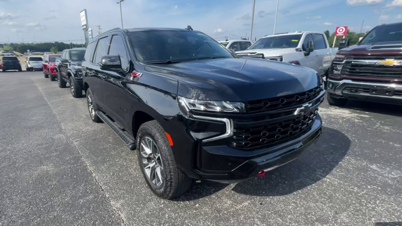 Used 2024 Chevrolet Tahoe Z71 w/ Luxury Package AWD/4WD image 3