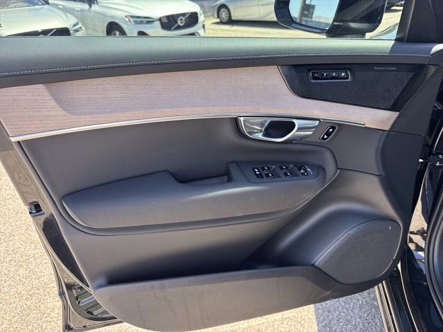 New 2025 Volvo XC90 T8 Plus w/ Protection Package Premier image 12