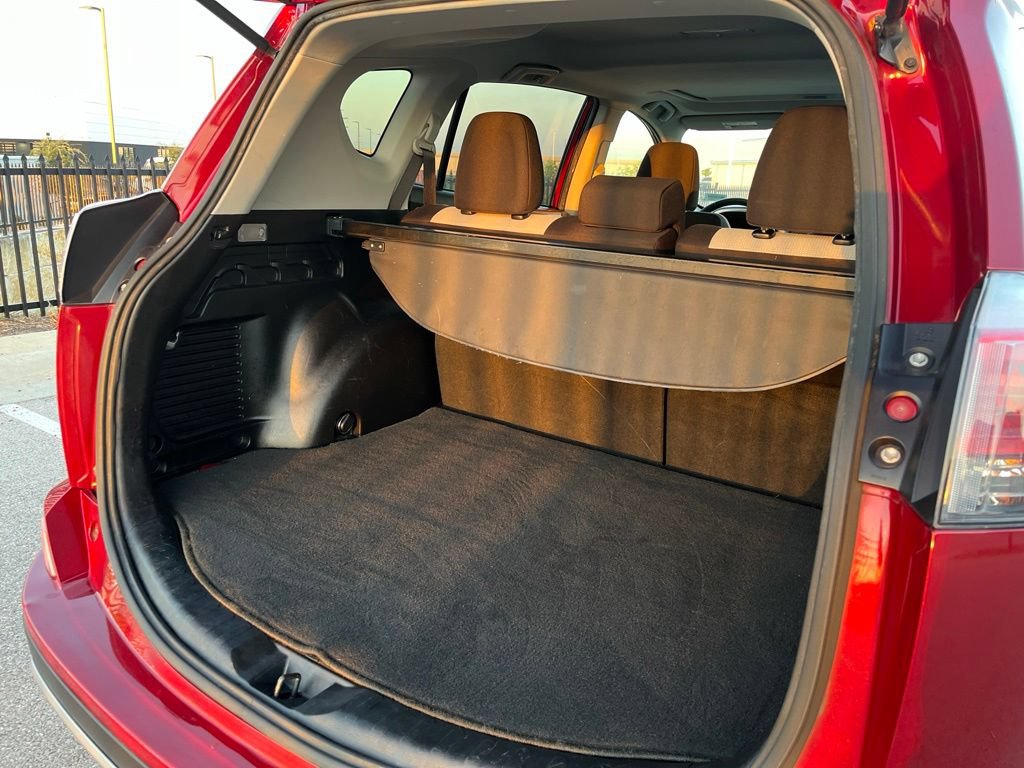 Used 2018 Toyota RAV4 XLE w/ Plus Extra Value Package FWD image 10