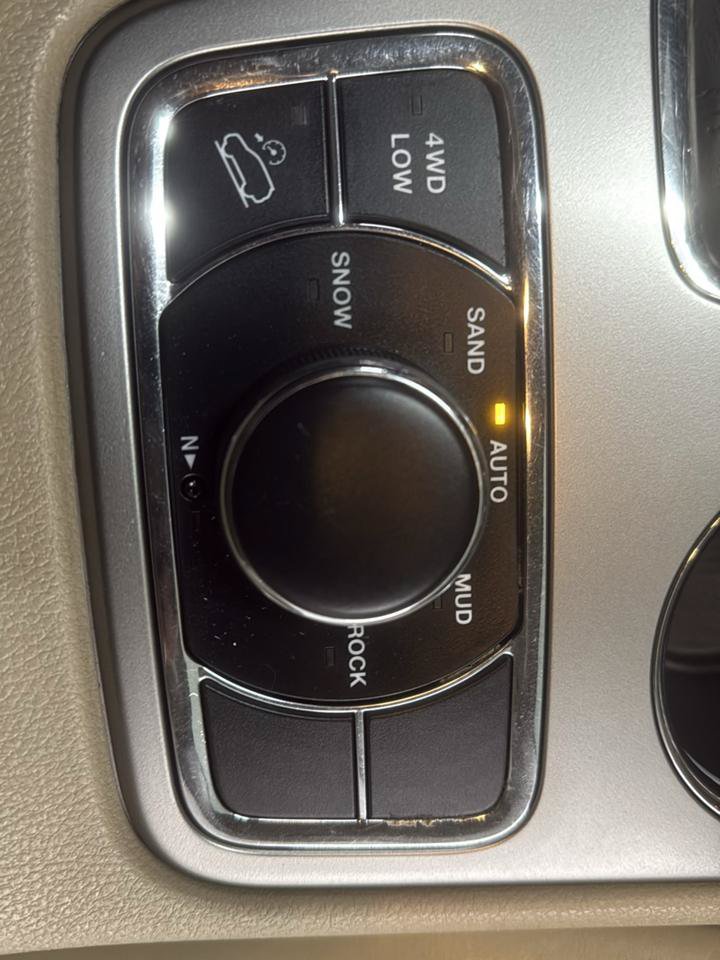 Used 2018 Jeep Grand Cherokee Limited w/ Luxury Group II AWD/4WD image 25