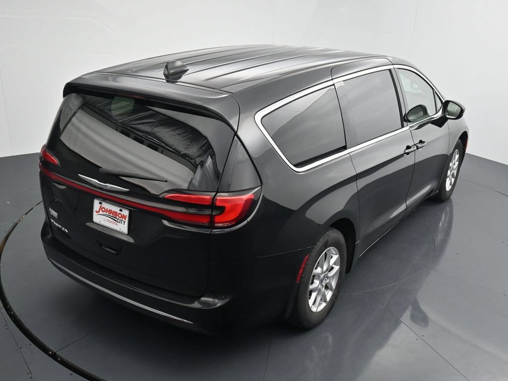 Used 2023 Chrysler Pacifica Touring-L FWD image 29