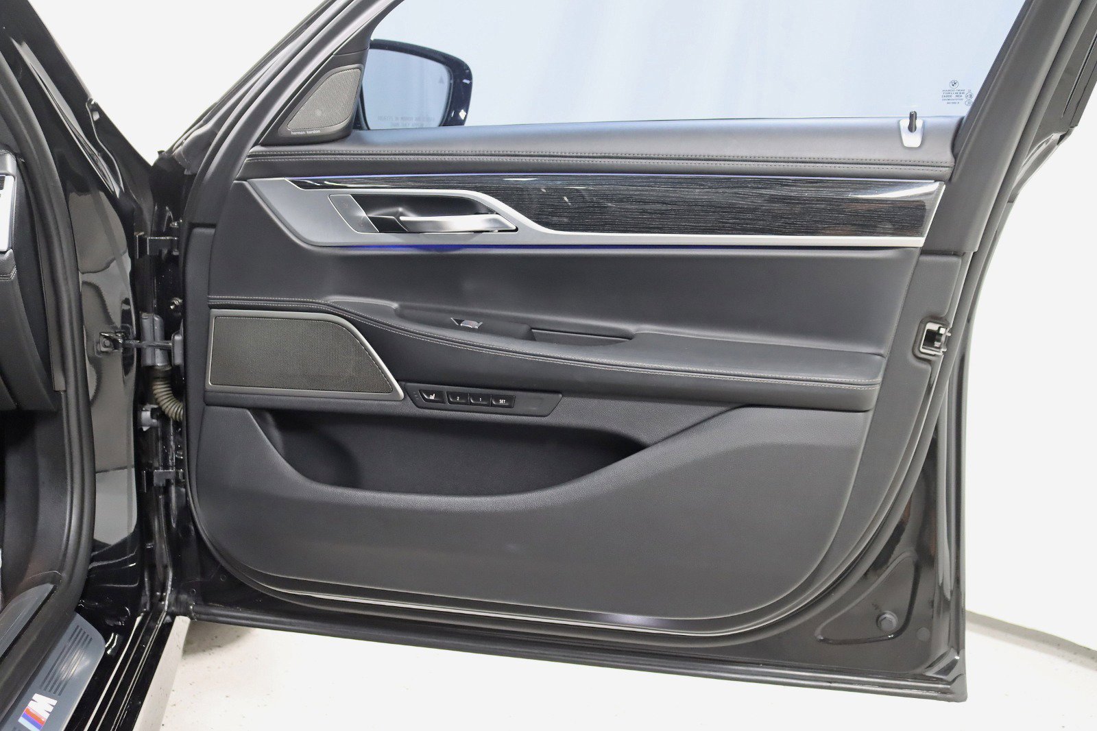 Used 2020 BMW 750i xDrive w/ Executive Package AWD/4WD image 40