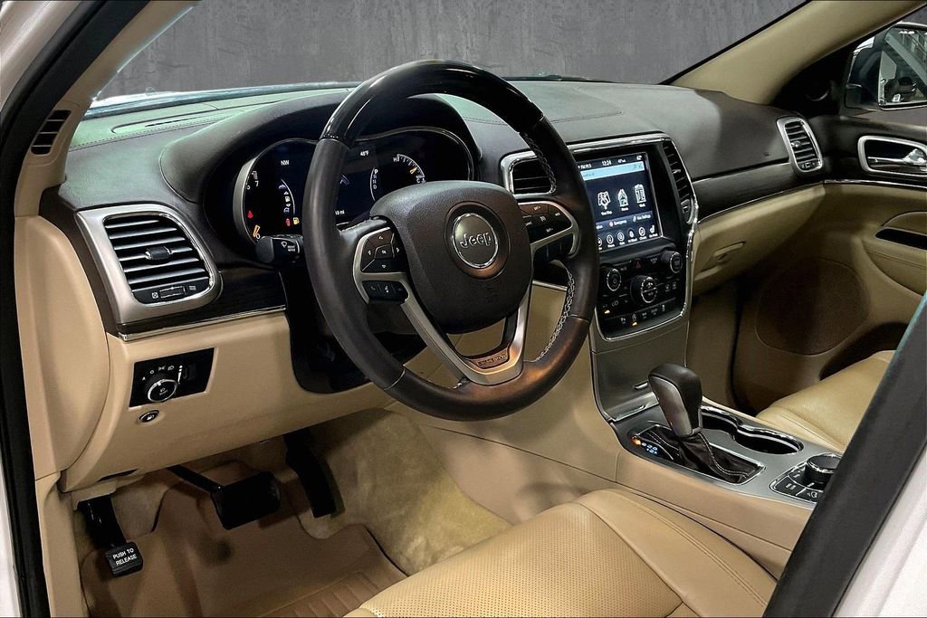 Used 2018 Jeep Grand Cherokee Overland AWD/4WD image 17