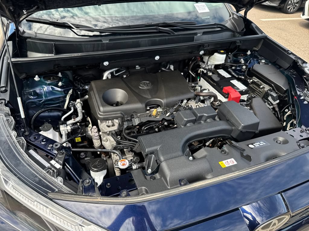 Used 2025 Toyota RAV4 XLE AWD/4WD image 46