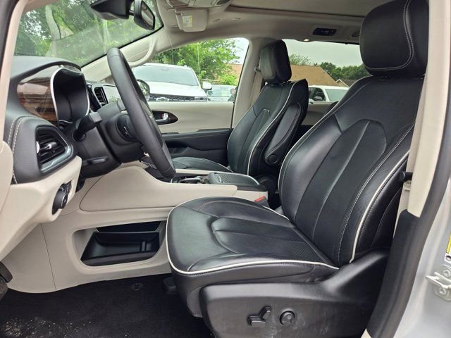 Used 2024 Chrysler Pacifica Limited FWD image 24