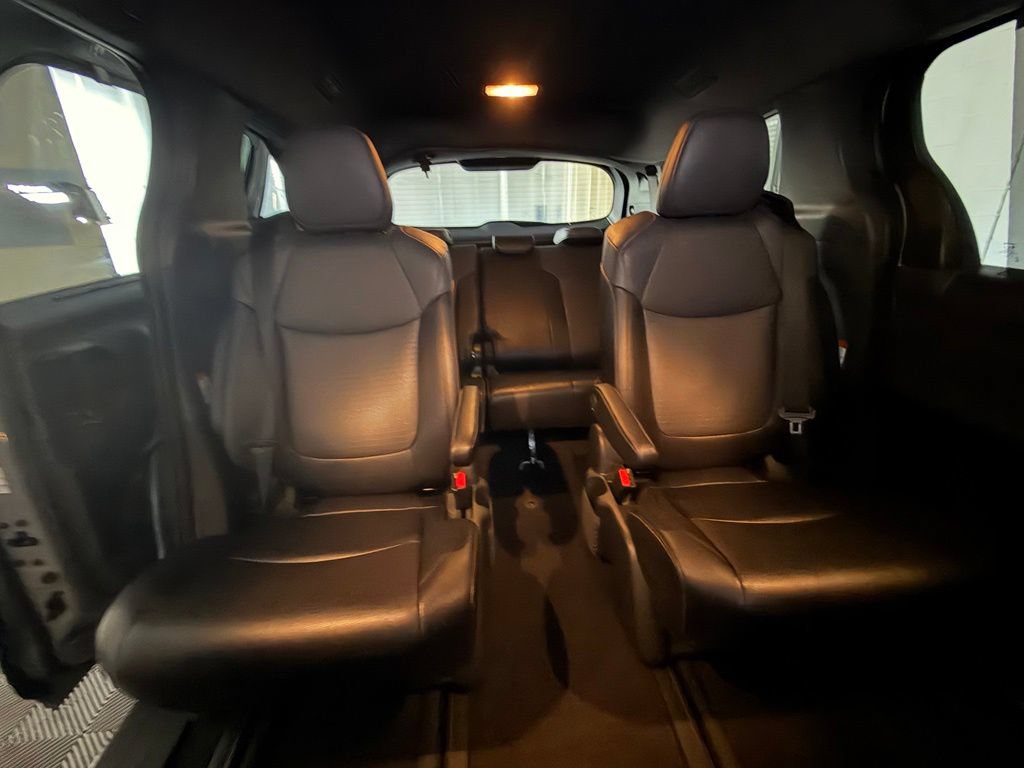 Used 2023 Toyota Sienna XLE Woodland Edition AWD/4WD image 31