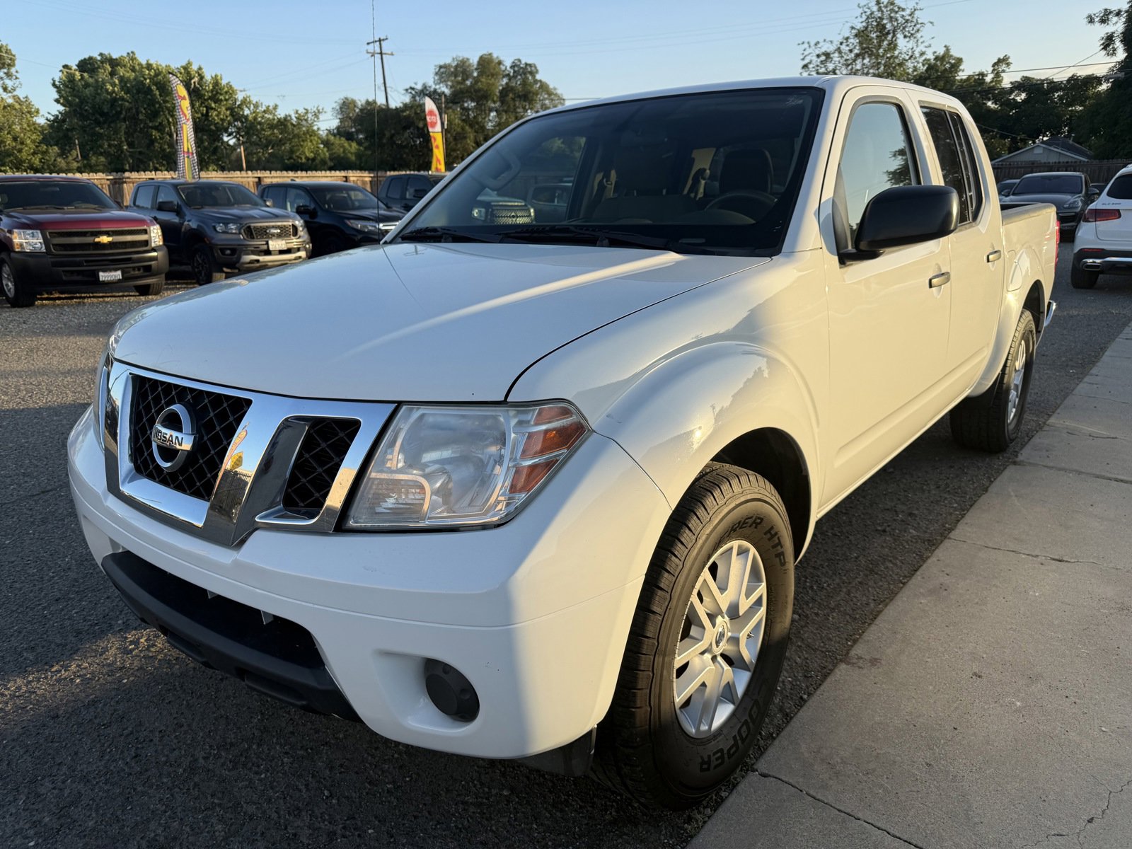 Used 2019 Nissan Frontier SV RWD image 1